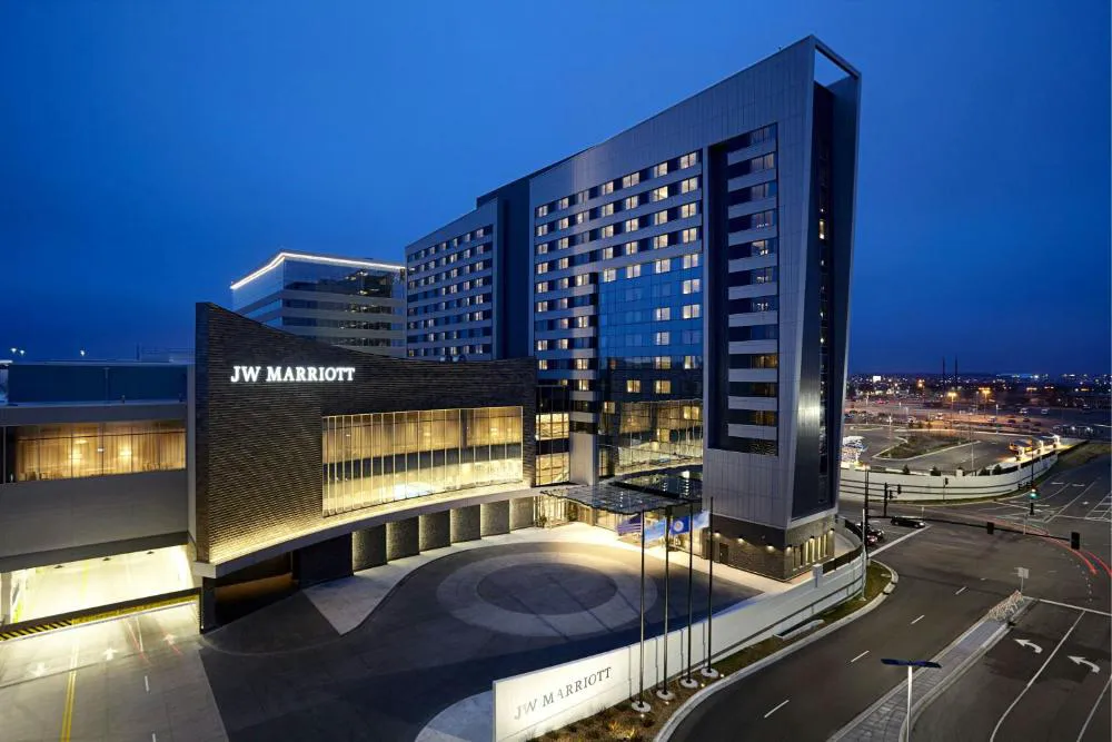 JW Marriott Minneapolis Mall of America hotel hero