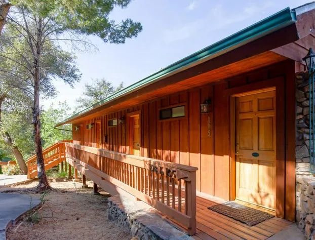 Whispering Pines Lodge hotel detail image 1