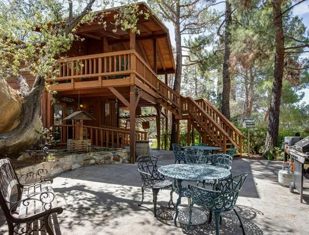 Whispering Pines Lodge hotel detail image 1