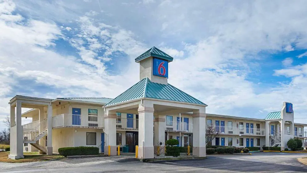 Motel 6 Bells, TN - Brownsville hotel hero