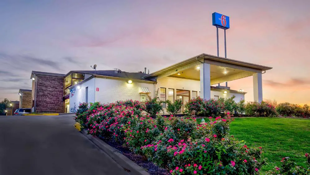 Motel 6 Grand Rivers, KY hotel hero