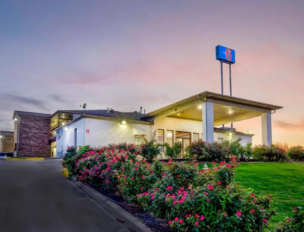 Motel 6 Grand Rivers, KY hotel detail image 1