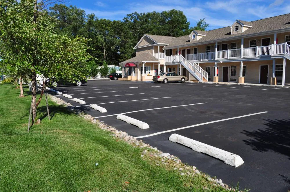 At 9 Motel hotel hero