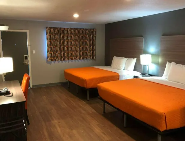 Super 8 by Wyndham Sonora hotel detail image 3