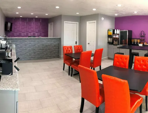 Super 8 by Wyndham Sonora hotel detail image 1