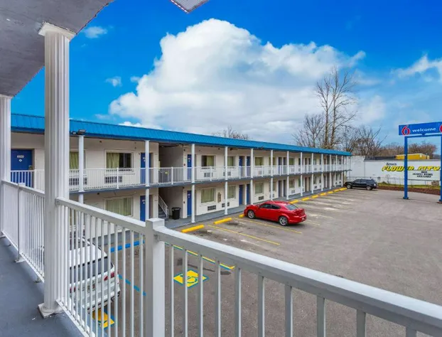 Motel 6 Huntington, WV hotel detail image 1