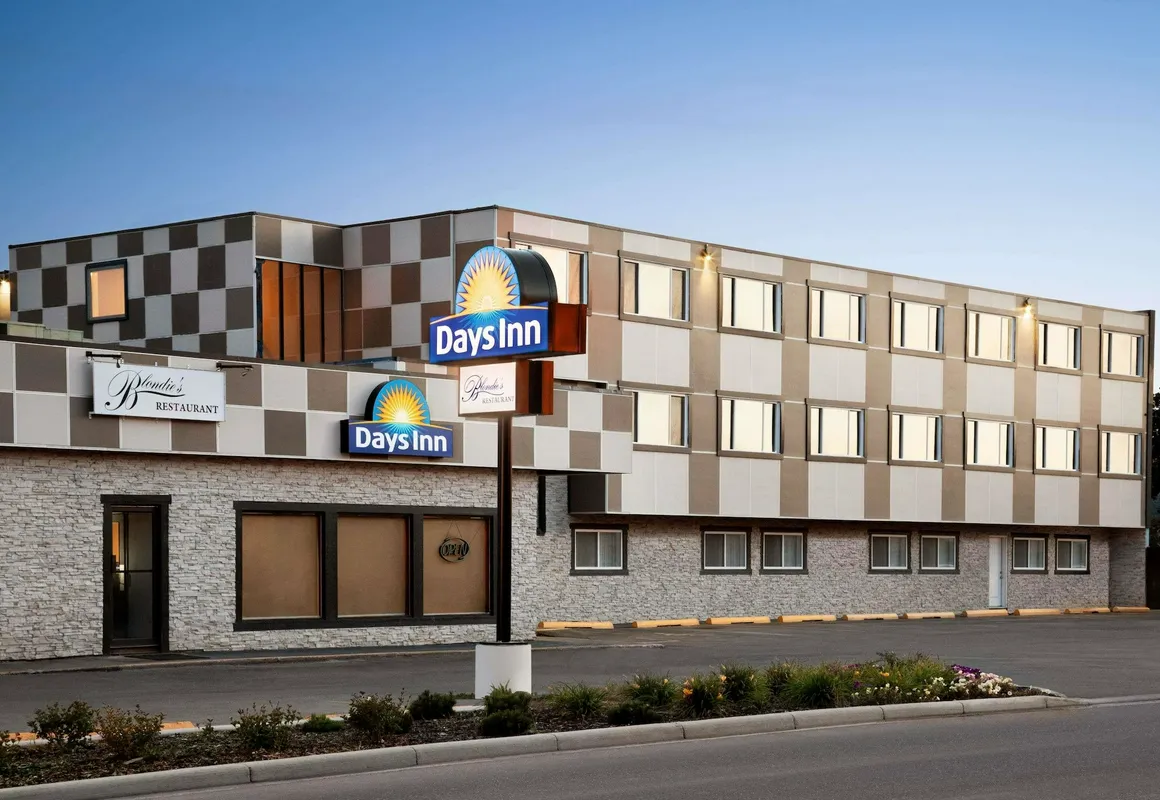 Days Inn by Wyndham Sylvan Lake hotel hero