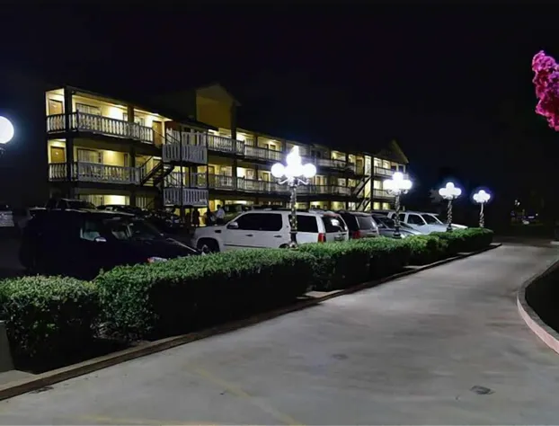 Sunday House Inn and Suites hotel detail image 2