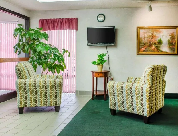 Econo Lodge Mifflintown hotel detail image 3