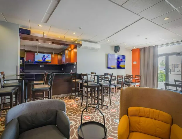 Quality Inn & Suites Victoriaville hotel detail image 4