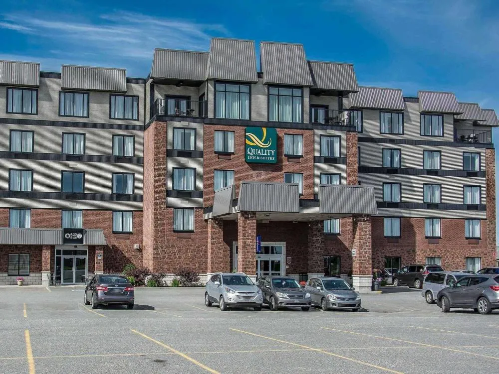 Quality Inn & Suites Victoriaville hotel hero