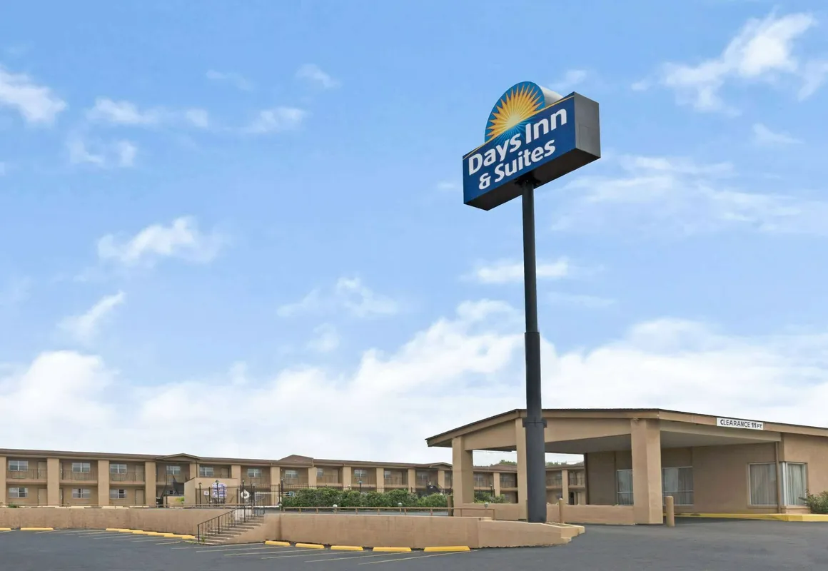 Days Inn & Suites by Wyndham Santa Rosa hotel hero