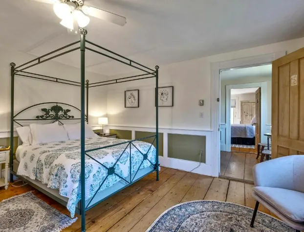 Youngtown Inn & Restaurant hotel detail image 4