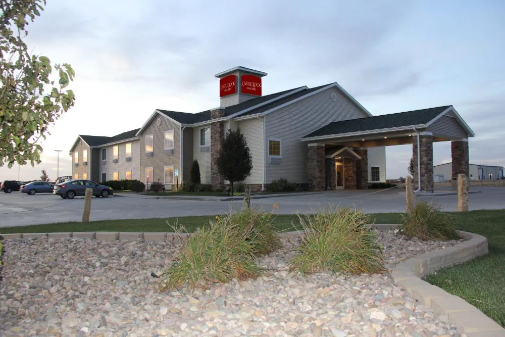 Castle Rock Inn & Suites hotel hero