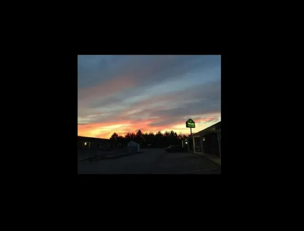 Douglas Inn & Suites hotel detail image 4