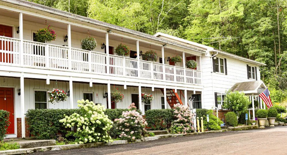 Chatham Travel Lodge hotel hero