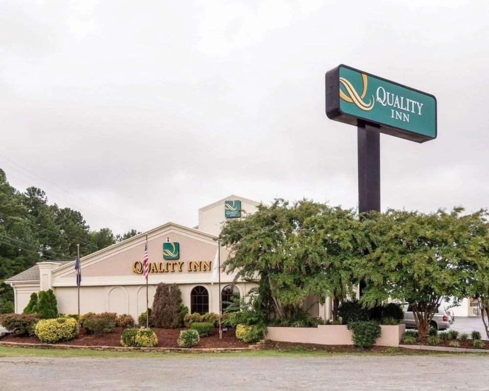Quality Inn South Hill I-85 hotel hero