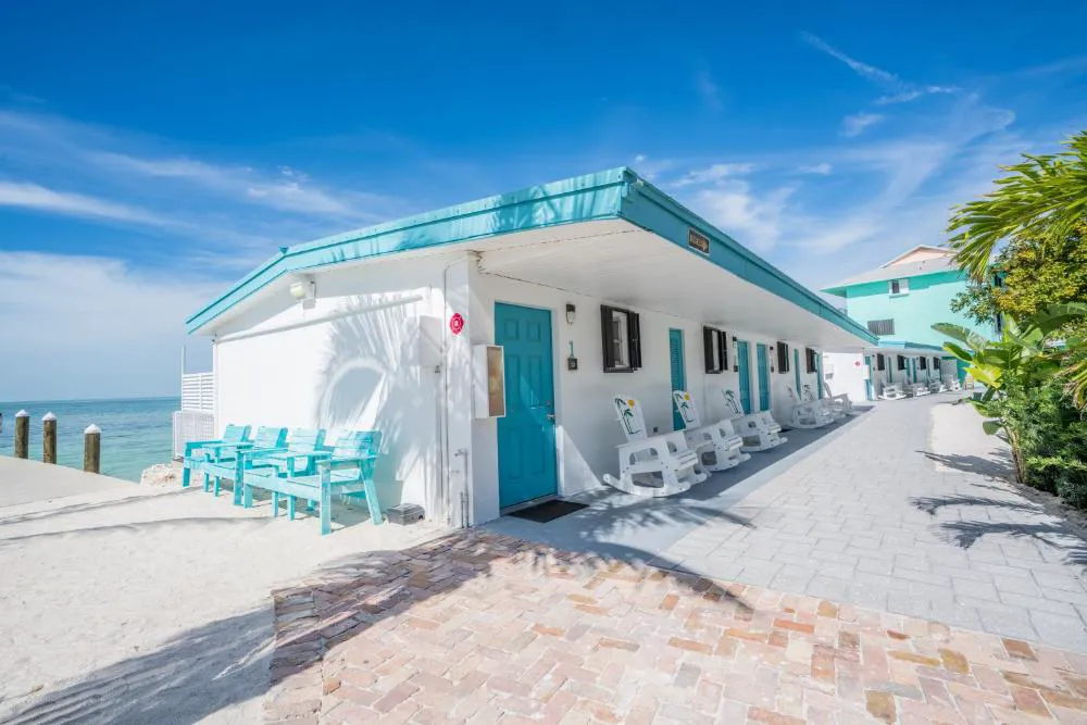 Edgewater Lodge hotel hero