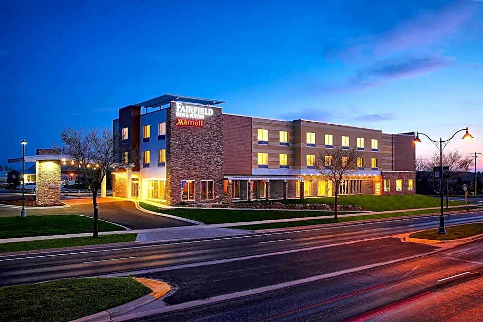 Fairfield Inn & Suites by Marriott Madison Verona hotel hero