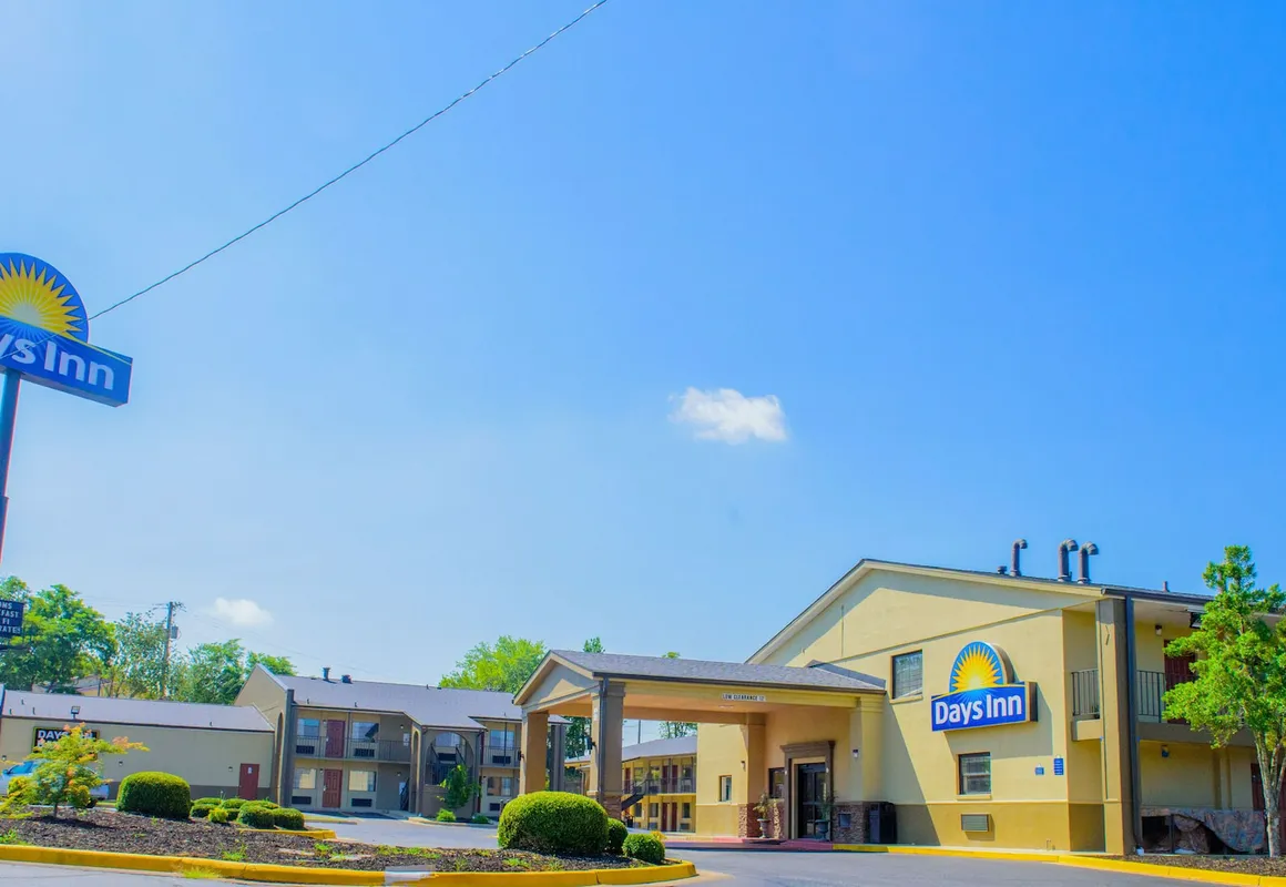 Days Inn & Suites by Wyndham Athens Alabama hotel hero