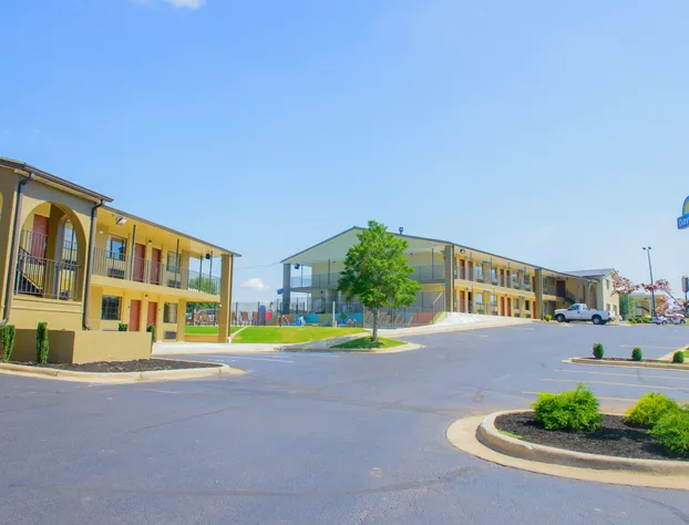 Days Inn & Suites by Wyndham Athens Alabama hotel detail image 2