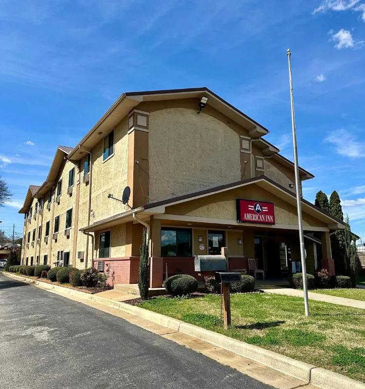 American Inn hotel hero