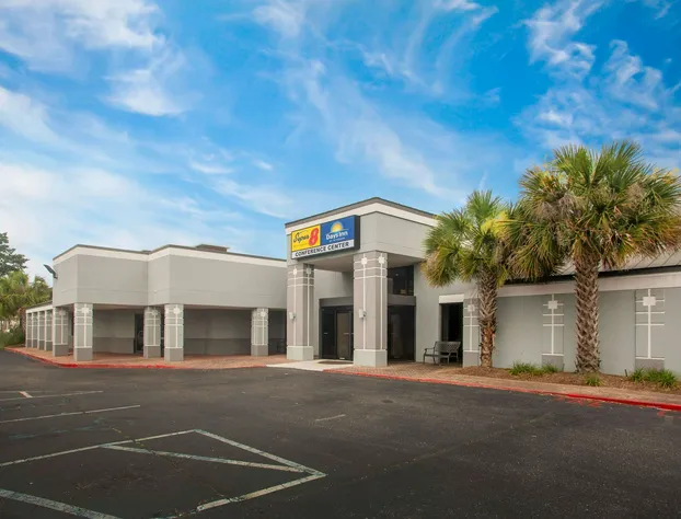 Super 8 by Wyndham Mobile I-65 hotel detail image 2