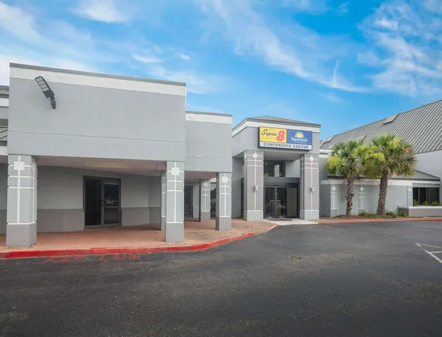 Super 8 by Wyndham Mobile I-65 hotel detail image 3