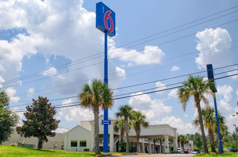 Motel 6 Saraland, AL hotel hero