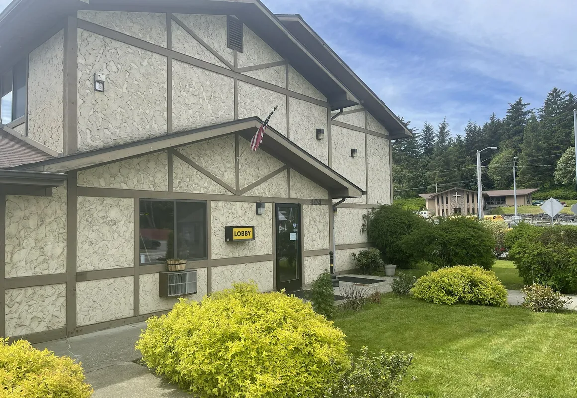 Baranof Lodge hotel hero