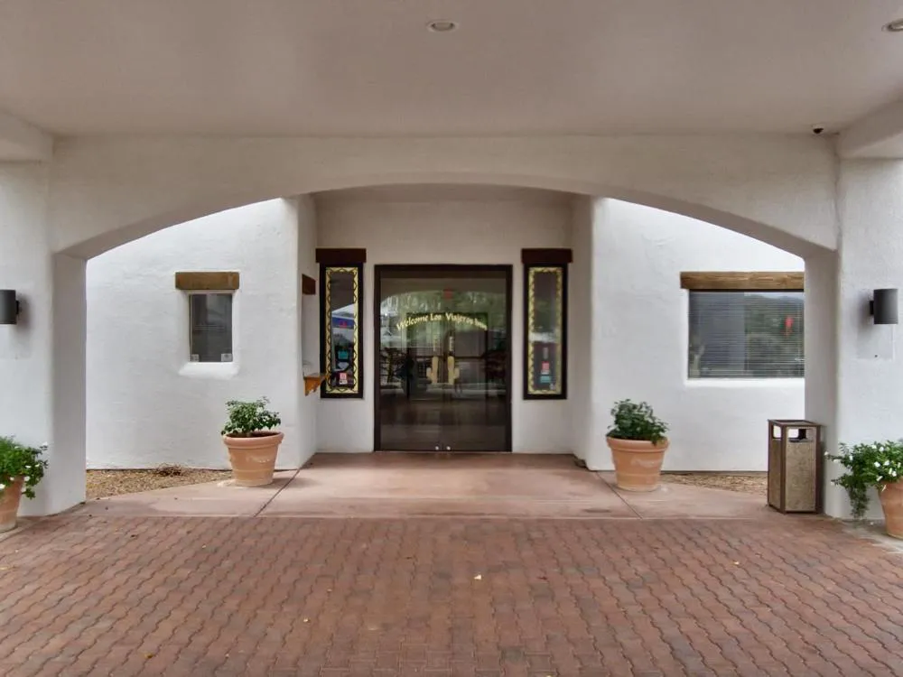 Los Viajeros Inn hotel hero