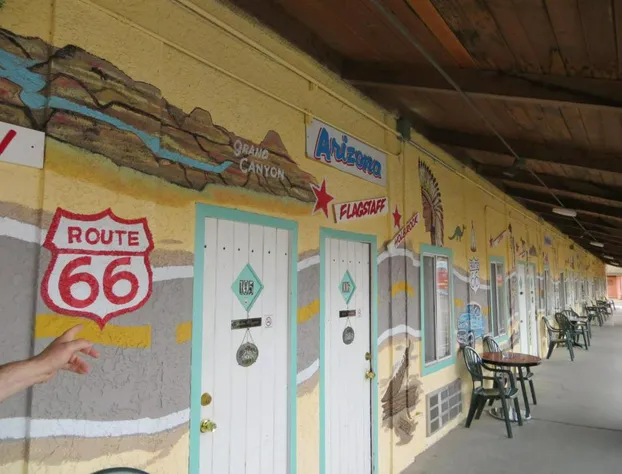 El Trovatore Motel hotel detail image 2