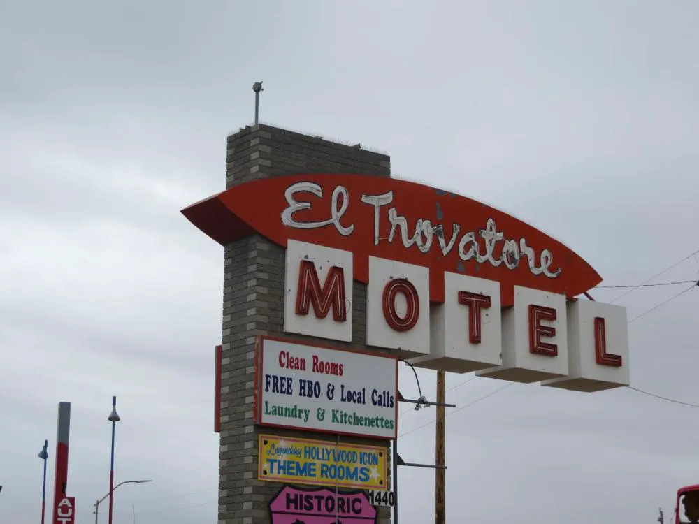 El Trovatore Motel hotel hero