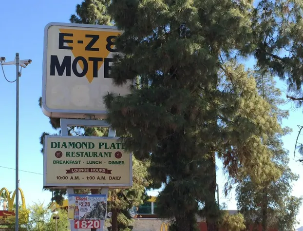 E-Z 8 Motel Phoenix Airporter hotel detail image 1