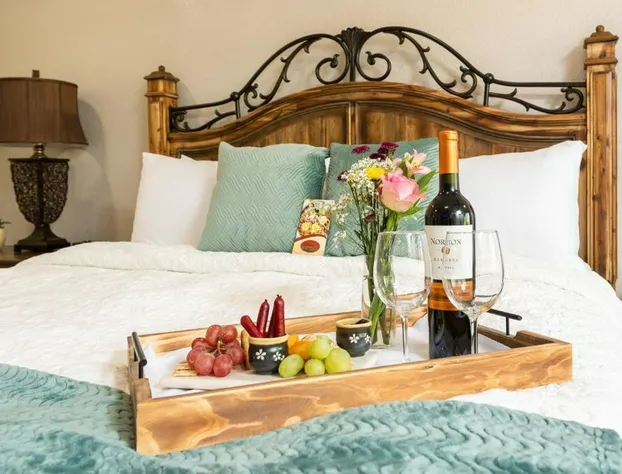 Whispering Creek B&B hotel detail image 4