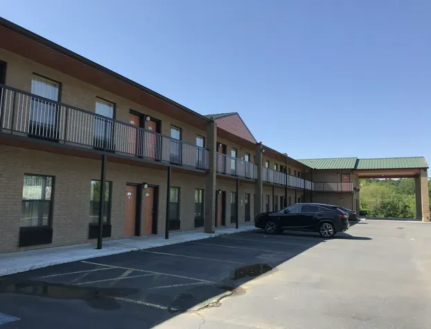 Clairmont Inn & Suites Warren hotel detail image 1