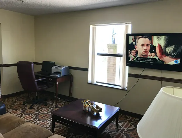 Clairmont Inn & Suites Warren hotel detail image 3