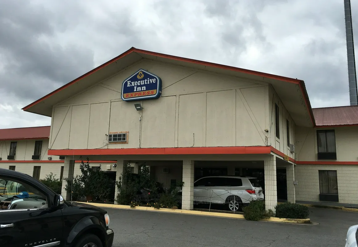 Executive Inn Pine Bluff hotel hero