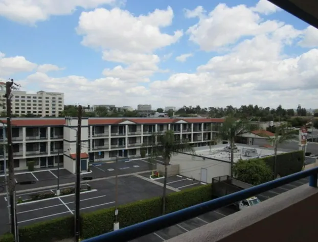 Capri Suites Anaheim hotel detail image 3