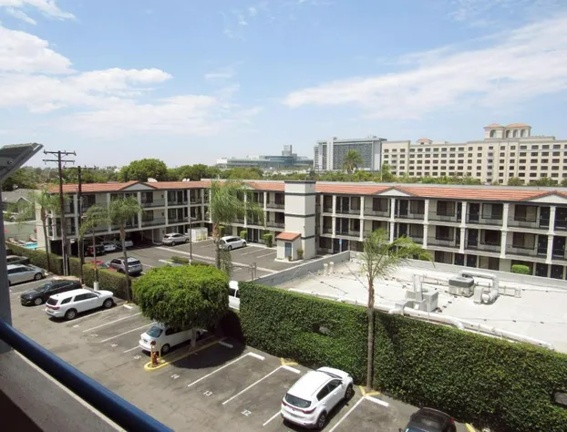 Capri Suites Anaheim hotel detail image 4