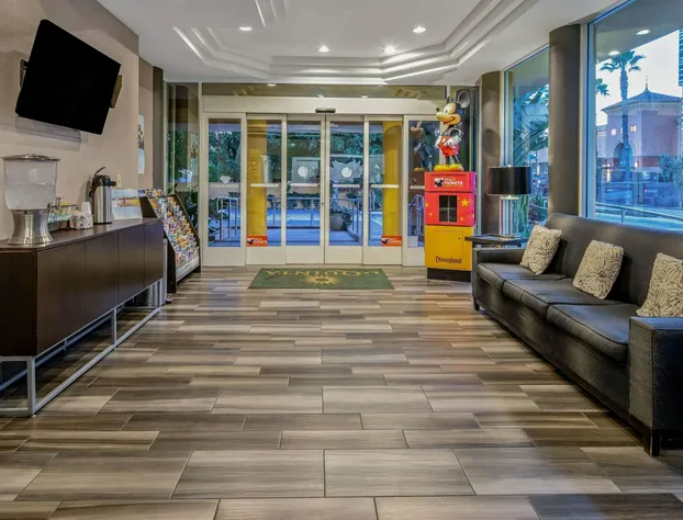 La Quinta Inn & Suites by Wyndham Anaheim hotel detail image 4