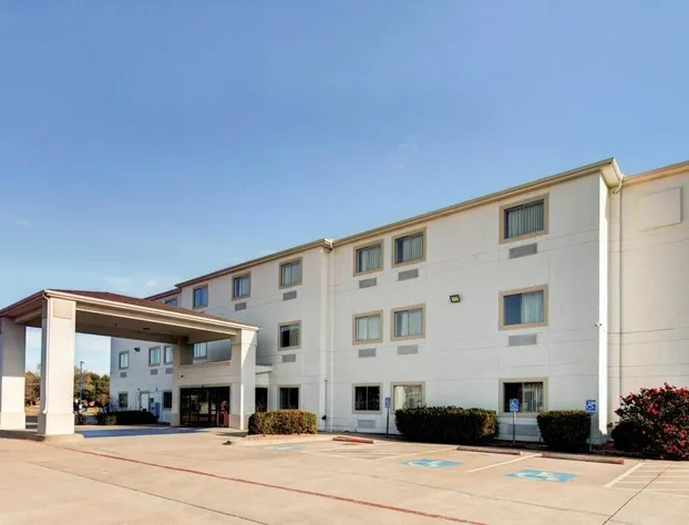 Motel 6 Woodway, TX hotel detail image 1