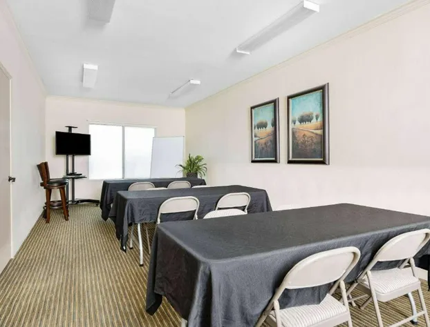 Ramada by Wyndham Bakersfield North hotel detail image 3