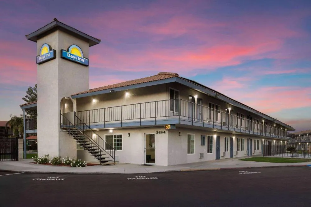 Days Inn by Wyndham Bakersfield hotel hero