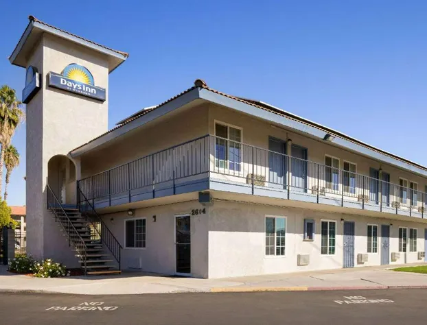 Days Inn by Wyndham Bakersfield hotel detail image 1