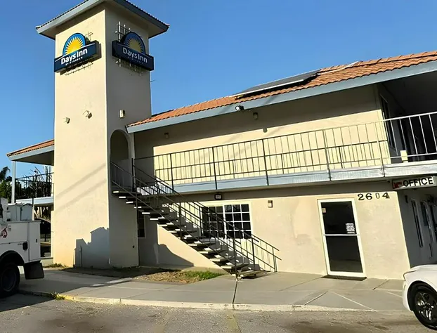 Days Inn by Wyndham Bakersfield hotel detail image 2