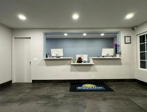 Days Inn by Wyndham Bakersfield hotel detail image 4