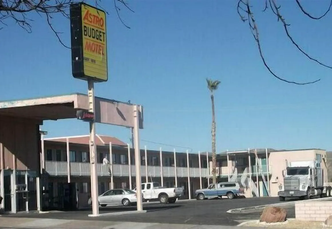 Astro Budget Motel hotel hero