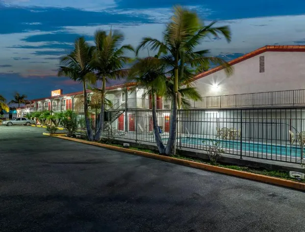 Red Roof Inn Los Angeles – Bellflower hotel detail image 1