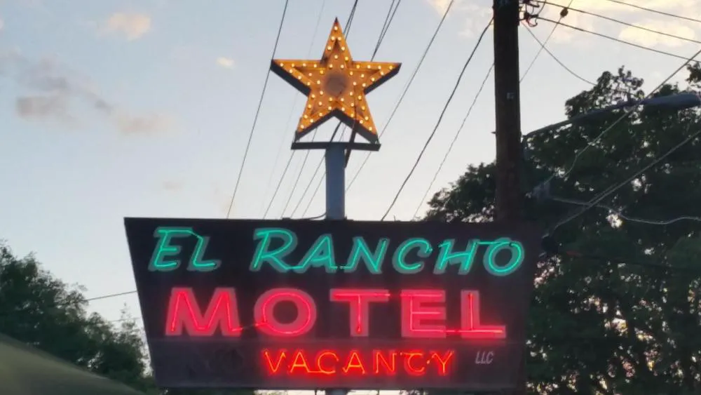 El Rancho Motel hotel hero